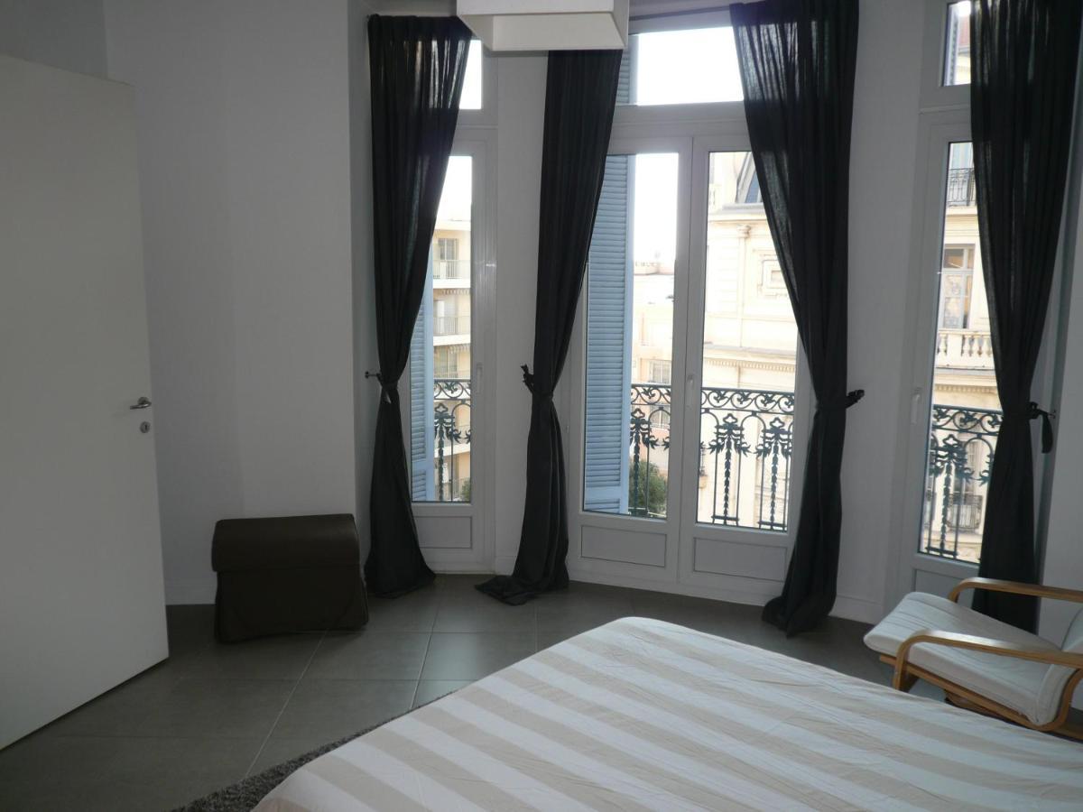 2 Pieces, Centre Ville, 50 Metres Plages Et Mer. Apartment